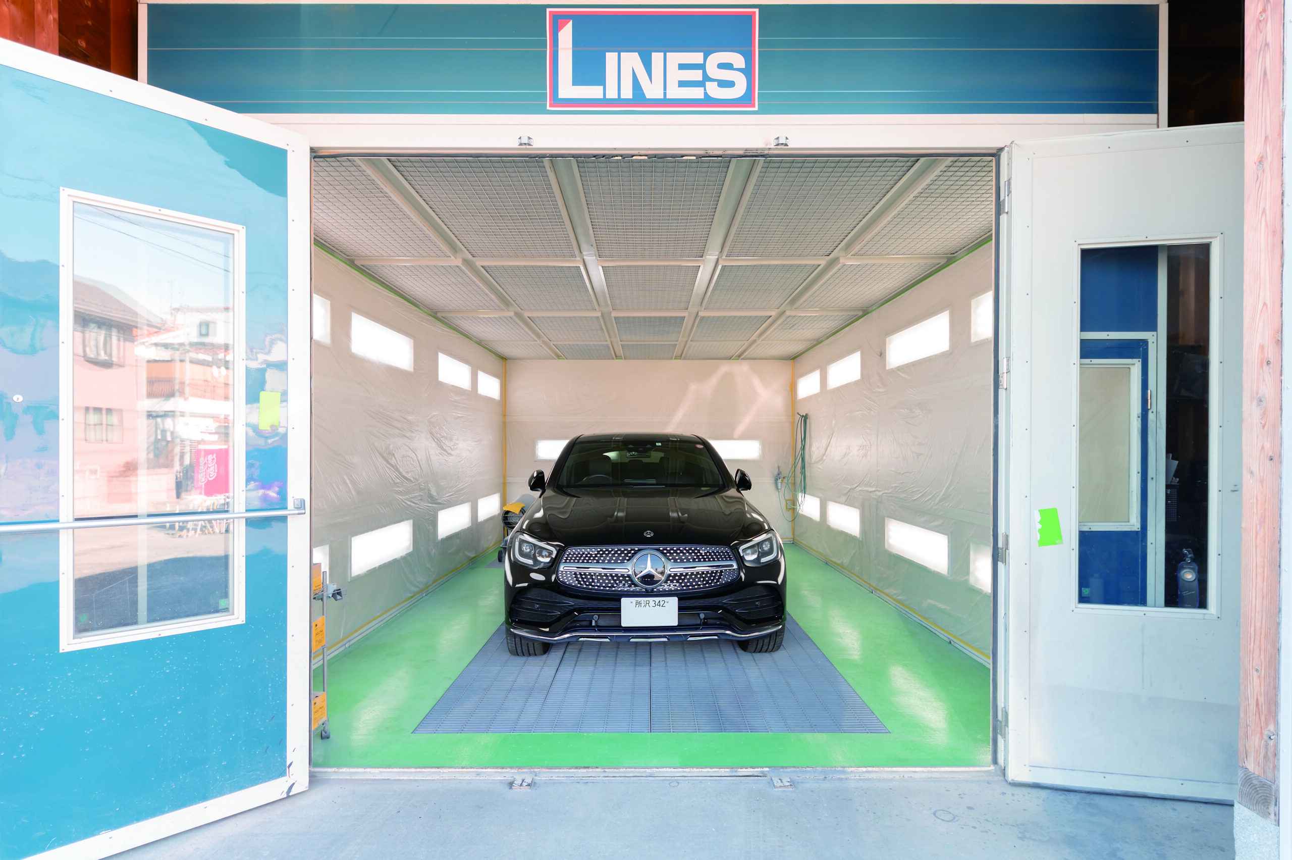 「ラインズシマザキ製」の国産塗装ブースです。