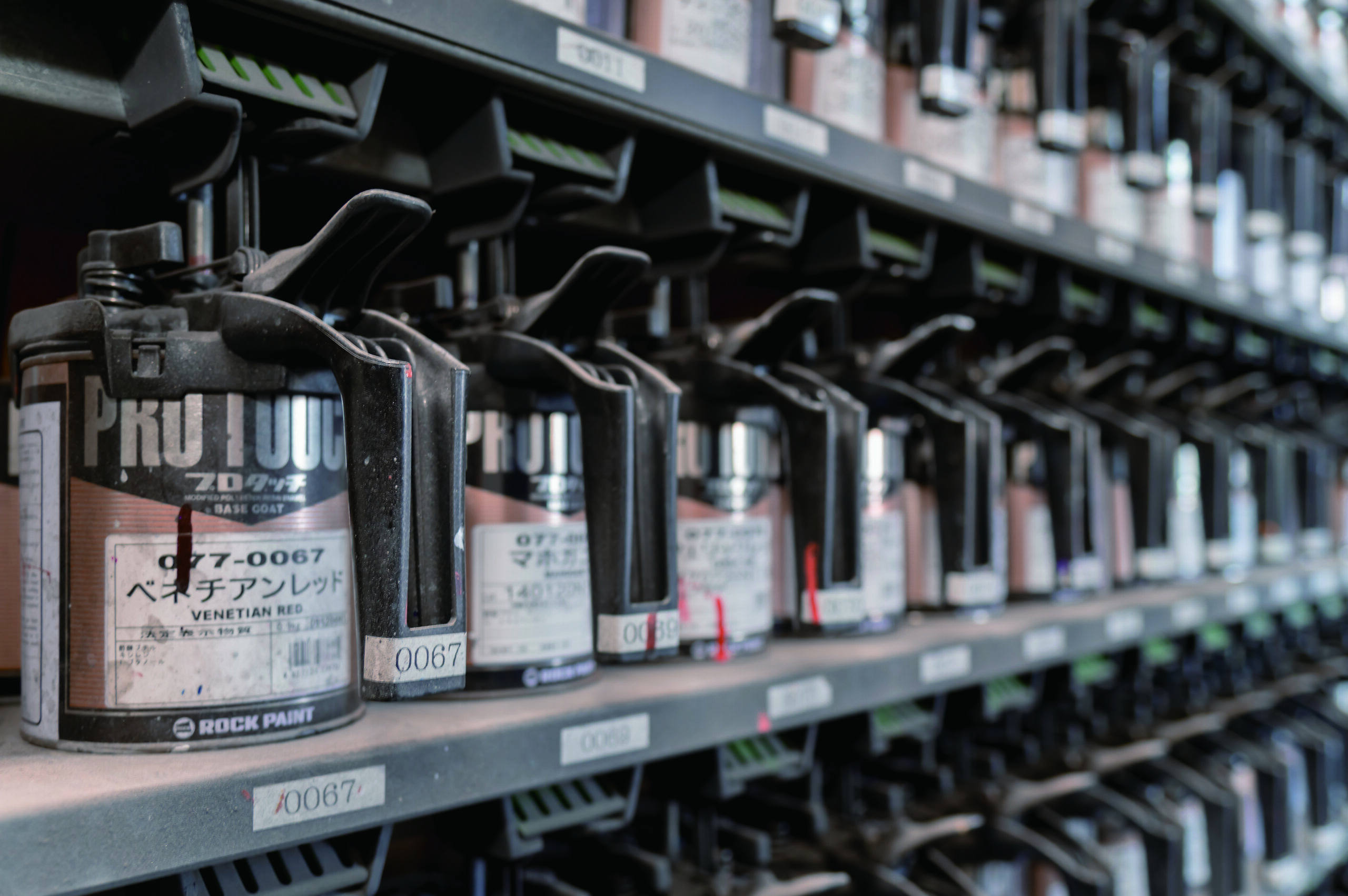 様々な種類の塗料を取り揃えています。